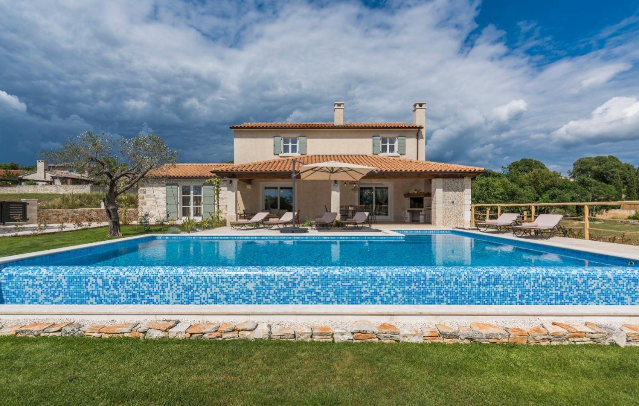Villa-Osmium Smoljanci Exterior foto