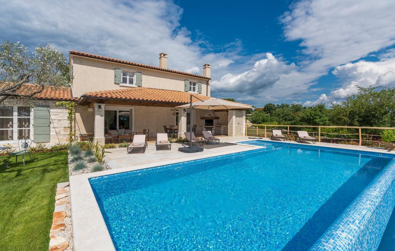 Villa-Osmium Smoljanci Exterior foto