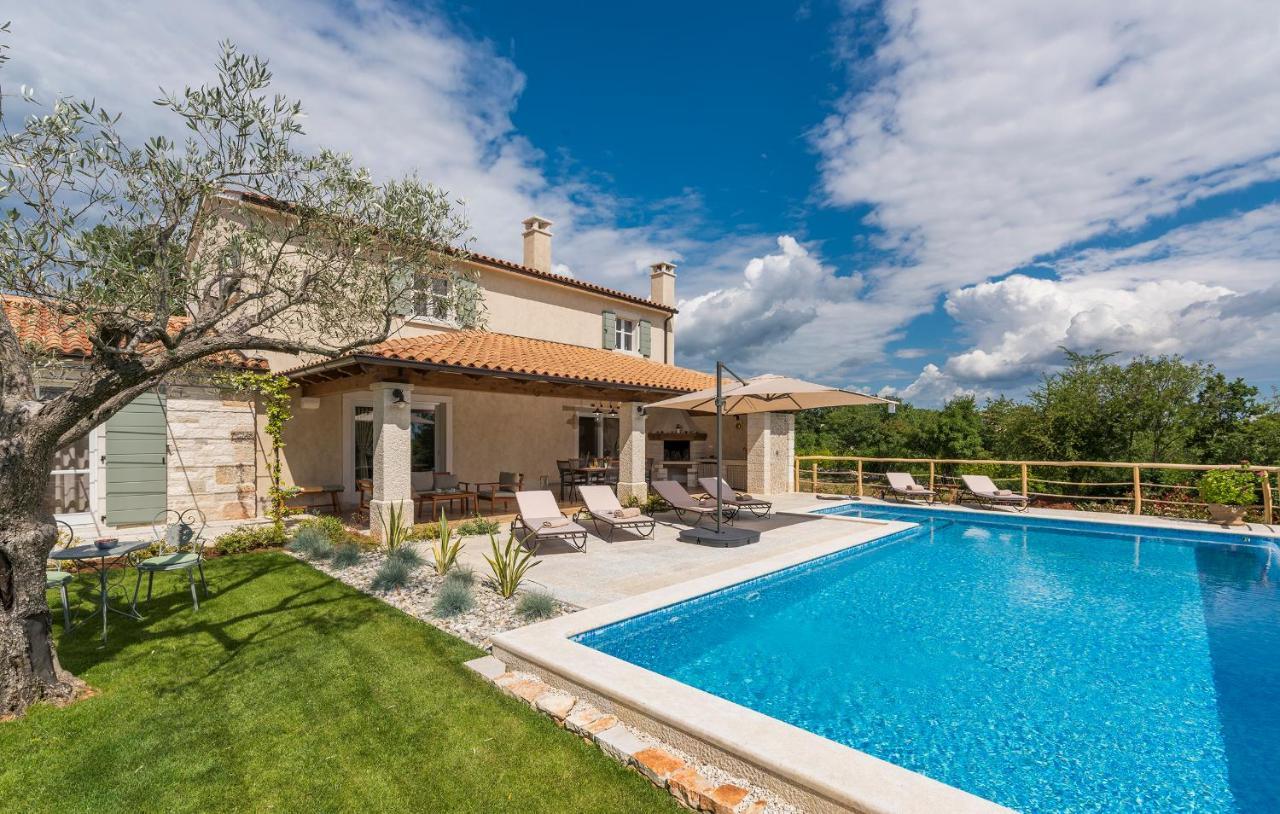 Villa-Osmium Smoljanci Exterior foto